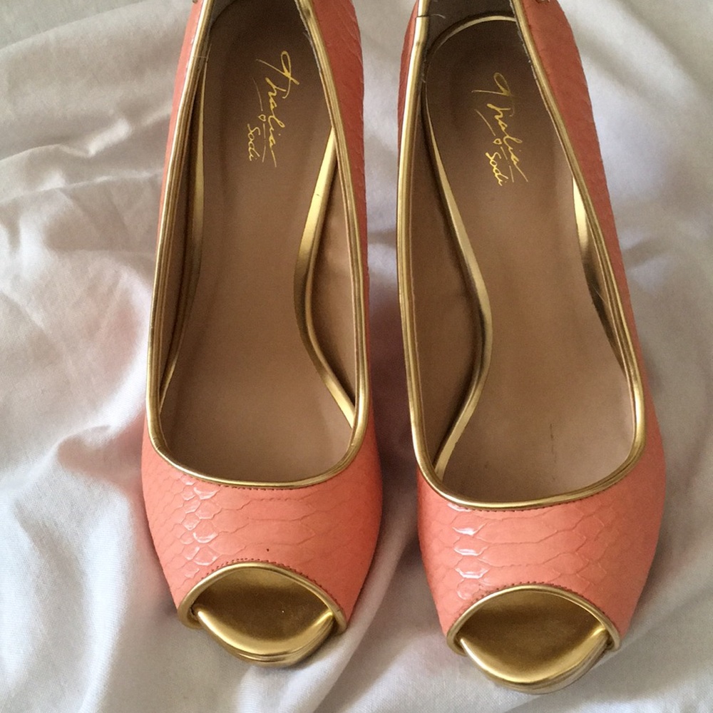 Size 7.5 Thalia Sodi Shoes! Only worn ONCE!